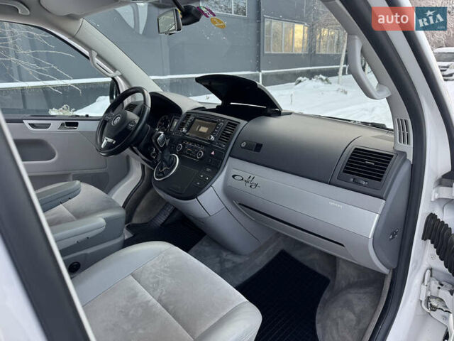 Белый Фольксваген Мультиван, объемом двигателя 2 л и пробегом 221 тыс. км за 26500 $, фото 66 на Automoto.ua