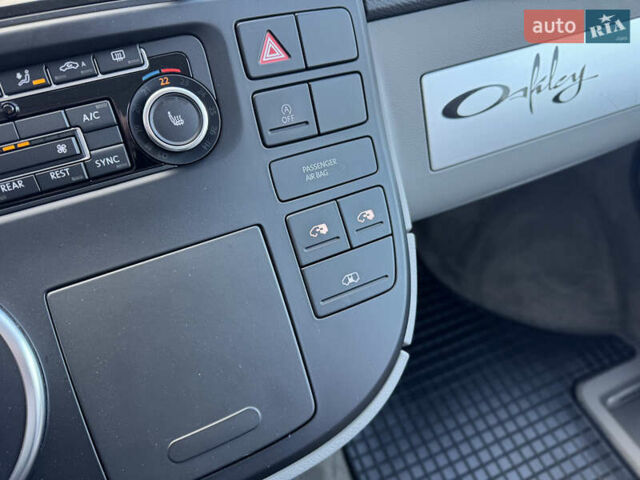 Белый Фольксваген Мультиван, объемом двигателя 2 л и пробегом 221 тыс. км за 26500 $, фото 37 на Automoto.ua