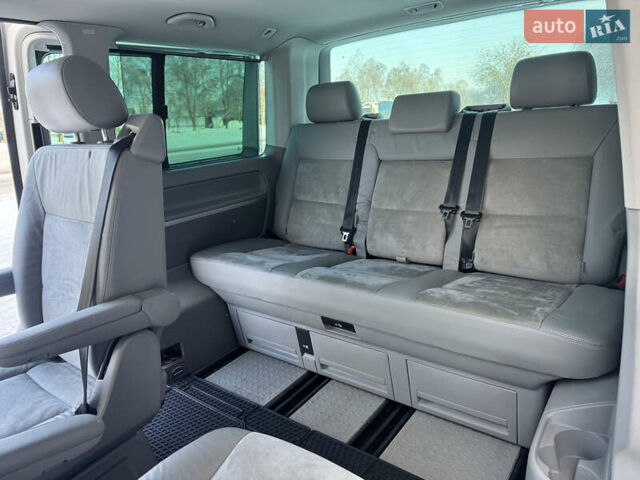 Белый Фольксваген Мультиван, объемом двигателя 2 л и пробегом 221 тыс. км за 26500 $, фото 53 на Automoto.ua