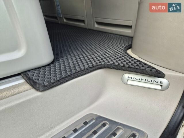 Білий Фольксваген Мультиван, об'ємом двигуна 1.97 л та пробігом 184 тис. км за 35300 $, фото 8 на Automoto.ua