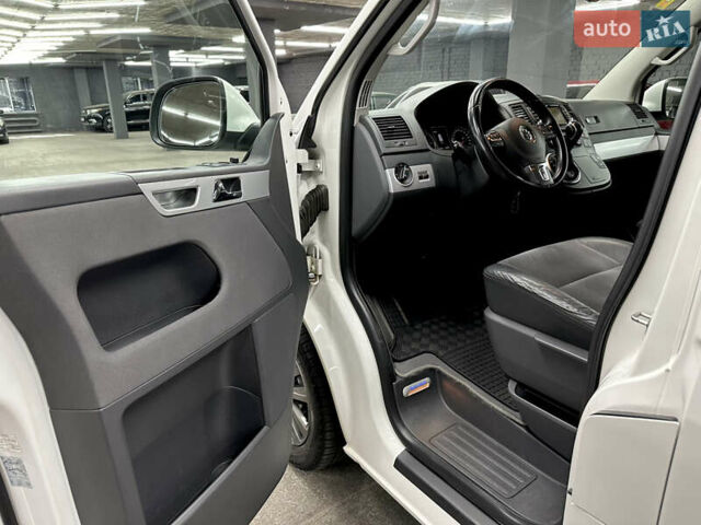 Белый Фольксваген Мультиван, объемом двигателя 1.97 л и пробегом 224 тыс. км за 35000 $, фото 8 на Automoto.ua