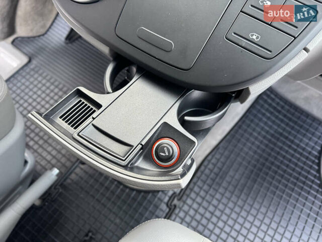 Белый Фольксваген Мультиван, объемом двигателя 2 л и пробегом 221 тыс. км за 26500 $, фото 71 на Automoto.ua