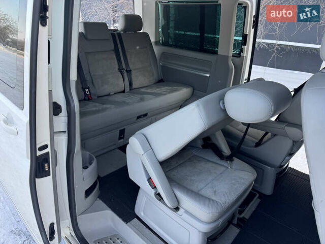 Белый Фольксваген Мультиван, объемом двигателя 2 л и пробегом 221 тыс. км за 26500 $, фото 61 на Automoto.ua