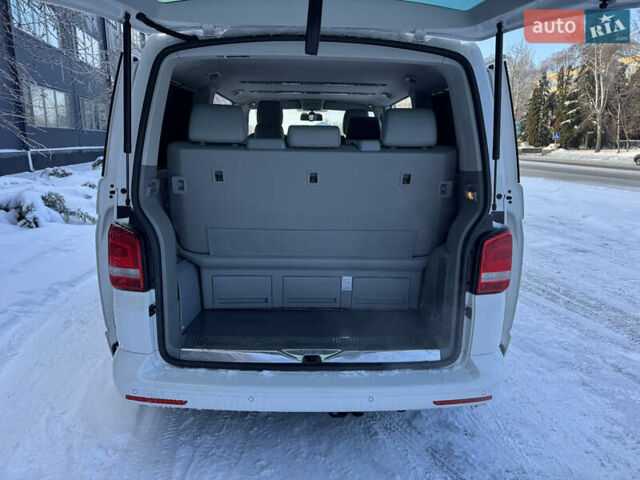 Белый Фольксваген Мультиван, объемом двигателя 2 л и пробегом 221 тыс. км за 26500 $, фото 57 на Automoto.ua