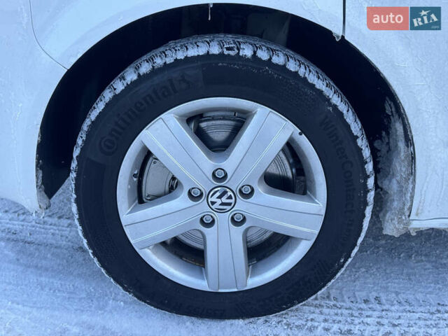 Белый Фольксваген Мультиван, объемом двигателя 2 л и пробегом 221 тыс. км за 26500 $, фото 21 на Automoto.ua