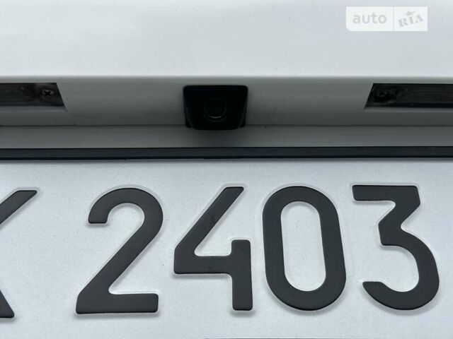Білий Фольксваген Мультиван, об'ємом двигуна 1.97 л та пробігом 138 тис. км за 28999 $, фото 12 на Automoto.ua