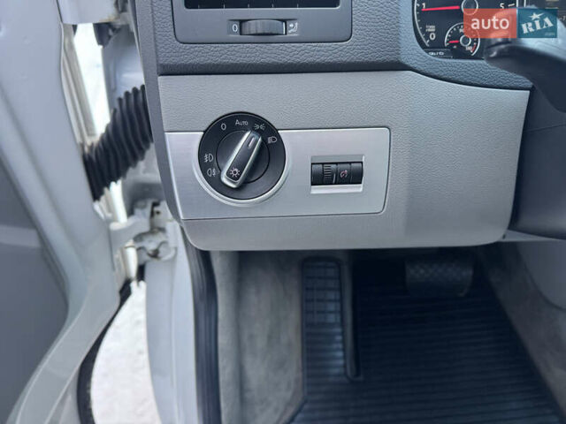 Белый Фольксваген Мультиван, объемом двигателя 2 л и пробегом 221 тыс. км за 26500 $, фото 33 на Automoto.ua