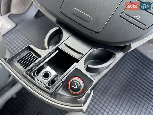 Белый Фольксваген Мультиван, объемом двигателя 2 л и пробегом 221 тыс. км за 26500 $, фото 72 на Automoto.ua