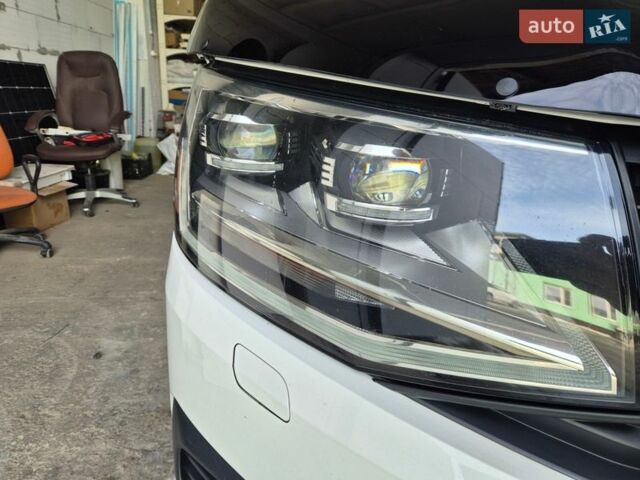 Білий Фольксваген Мультиван, об'ємом двигуна 1.97 л та пробігом 184 тис. км за 35300 $, фото 3 на Automoto.ua
