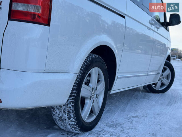 Белый Фольксваген Мультиван, объемом двигателя 2 л и пробегом 221 тыс. км за 26500 $, фото 28 на Automoto.ua