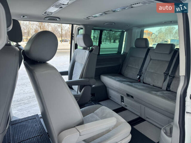 Белый Фольксваген Мультиван, объемом двигателя 2 л и пробегом 221 тыс. км за 26500 $, фото 54 на Automoto.ua