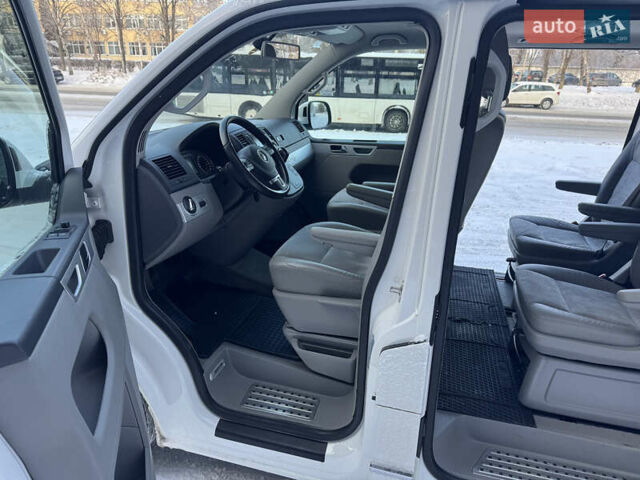 Белый Фольксваген Мультиван, объемом двигателя 2 л и пробегом 221 тыс. км за 26500 $, фото 31 на Automoto.ua