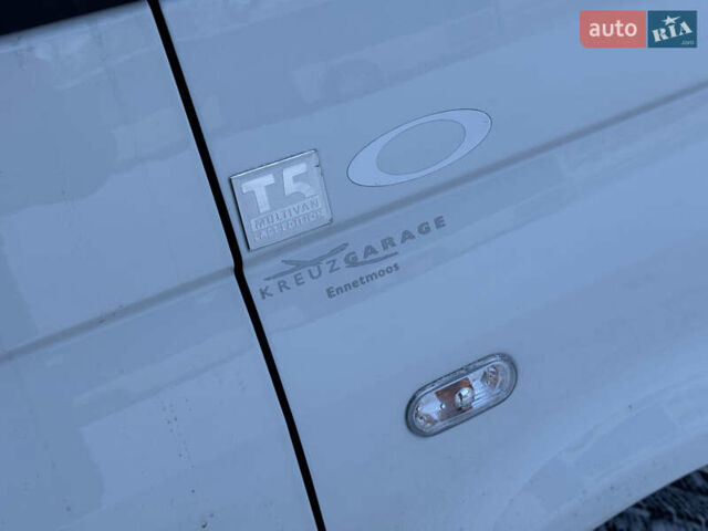 Белый Фольксваген Мультиван, объемом двигателя 2 л и пробегом 221 тыс. км за 26500 $, фото 23 на Automoto.ua