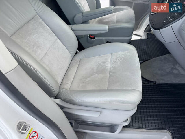 Белый Фольксваген Мультиван, объемом двигателя 2 л и пробегом 221 тыс. км за 26500 $, фото 68 на Automoto.ua