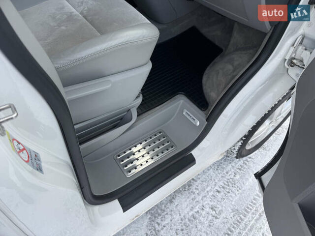 Белый Фольксваген Мультиван, объемом двигателя 2 л и пробегом 221 тыс. км за 26500 $, фото 69 на Automoto.ua