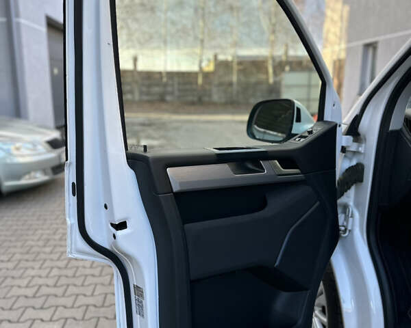 Белый Фольксваген Мультиван, объемом двигателя 2 л и пробегом 230 тыс. км за 36900 $, фото 12 на Automoto.ua