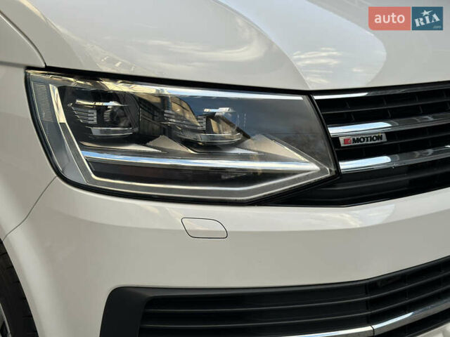 Белый Фольксваген Мультиван, объемом двигателя 2 л и пробегом 230 тыс. км за 36900 $, фото 3 на Automoto.ua