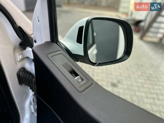 Белый Фольксваген Мультиван, объемом двигателя 2 л и пробегом 230 тыс. км за 36900 $, фото 28 на Automoto.ua