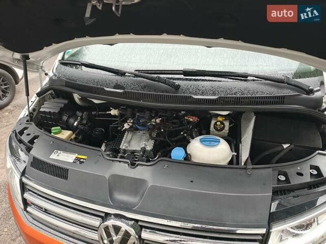 Фольксваген Мультиван 2016 в Черкассах на Automoto.ua Белый Фольксваген Мультиван, объемом двигателя 1.98 л и пробегом 200 тыс. км за 49000 $, фото 3 на Automoto.ua