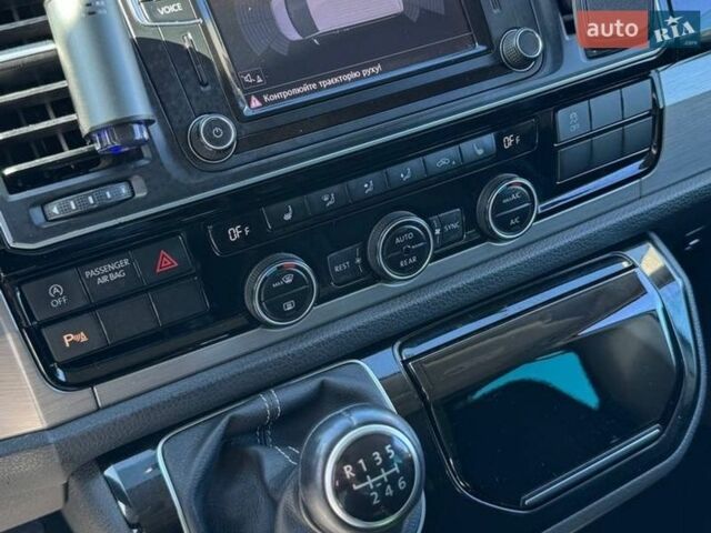 Білий Фольксваген Мультиван, об'ємом двигуна 1.97 л та пробігом 359 тис. км за 28000 $, фото 31 на Automoto.ua