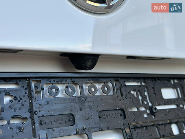 Белый Фольксваген Мультиван, объемом двигателя 2 л и пробегом 230 тыс. км за 36900 $, фото 11 на Automoto.ua