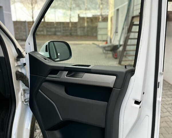 Белый Фольксваген Мультиван, объемом двигателя 2 л и пробегом 230 тыс. км за 36900 $, фото 27 на Automoto.ua