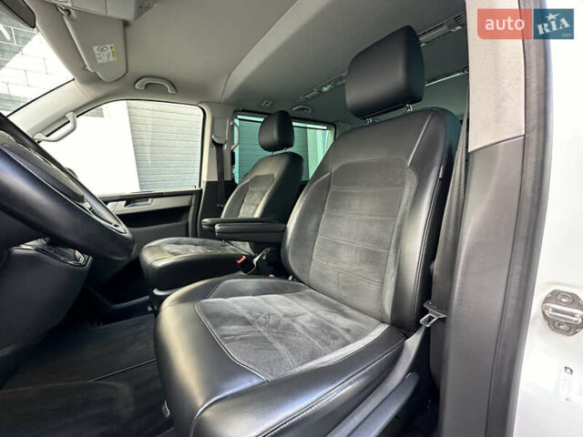 Белый Фольксваген Мультиван, объемом двигателя 2 л и пробегом 230 тыс. км за 36900 $, фото 17 на Automoto.ua