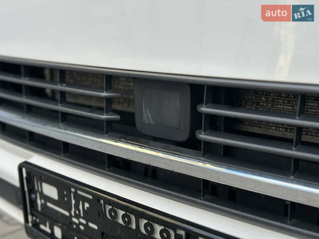 Белый Фольксваген Мультиван, объемом двигателя 2 л и пробегом 230 тыс. км за 36900 $, фото 5 на Automoto.ua