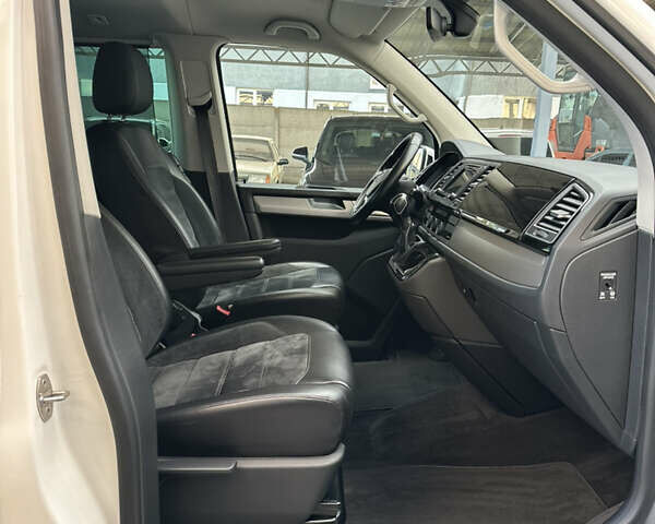 Белый Фольксваген Мультиван, объемом двигателя 2 л и пробегом 230 тыс. км за 36900 $, фото 29 на Automoto.ua