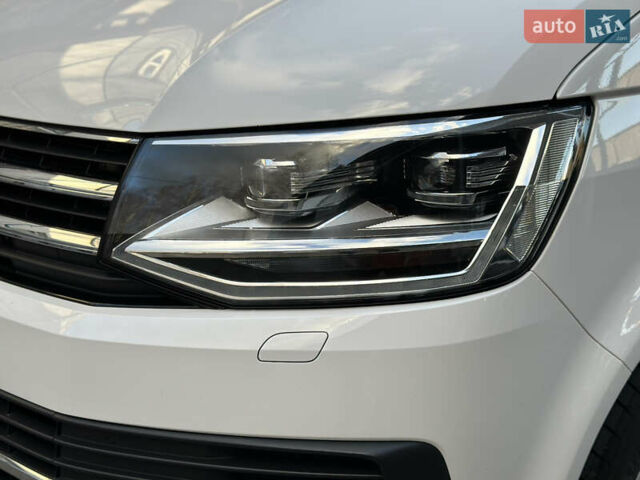 Белый Фольксваген Мультиван, объемом двигателя 2 л и пробегом 230 тыс. км за 36900 $, фото 1 на Automoto.ua