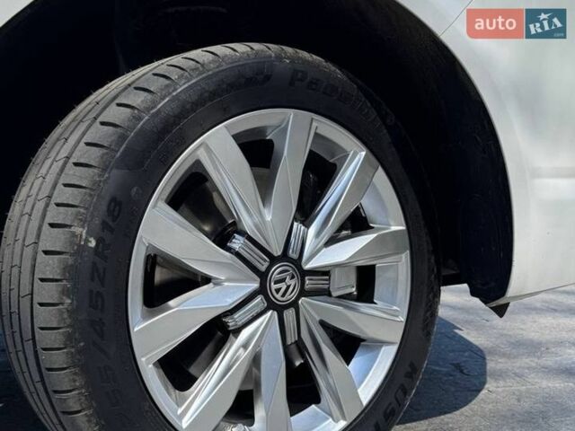 Білий Фольксваген Мультиван, об'ємом двигуна 1.97 л та пробігом 359 тис. км за 28000 $, фото 43 на Automoto.ua