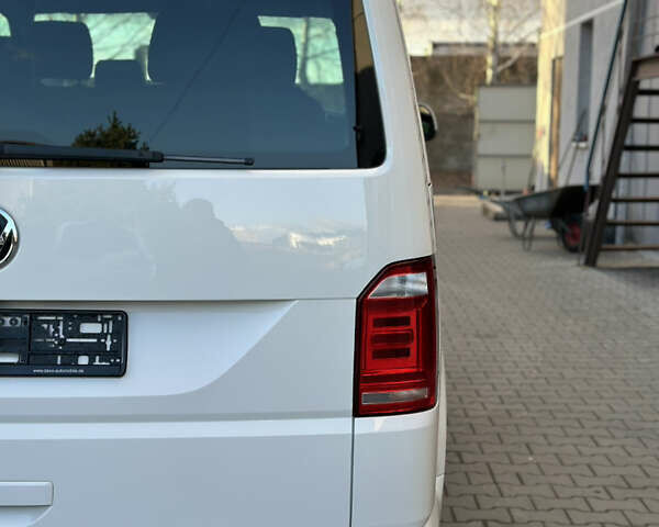 Белый Фольксваген Мультиван, объемом двигателя 2 л и пробегом 230 тыс. км за 36900 $, фото 7 на Automoto.ua