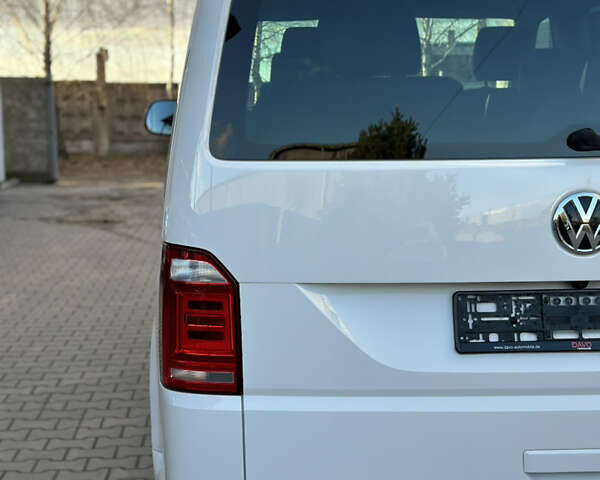 Белый Фольксваген Мультиван, объемом двигателя 2 л и пробегом 230 тыс. км за 36900 $, фото 9 на Automoto.ua