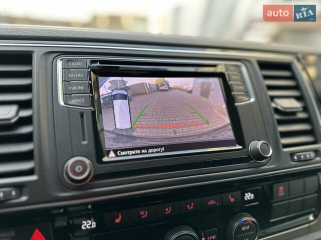 Белый Фольксваген Мультиван, объемом двигателя 2 л и пробегом 230 тыс. км за 36900 $, фото 31 на Automoto.ua