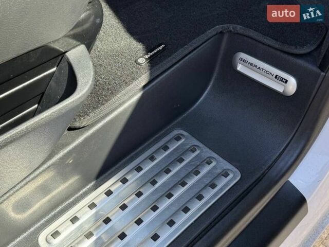 Білий Фольксваген Мультиван, об'ємом двигуна 1.97 л та пробігом 359 тис. км за 28000 $, фото 42 на Automoto.ua