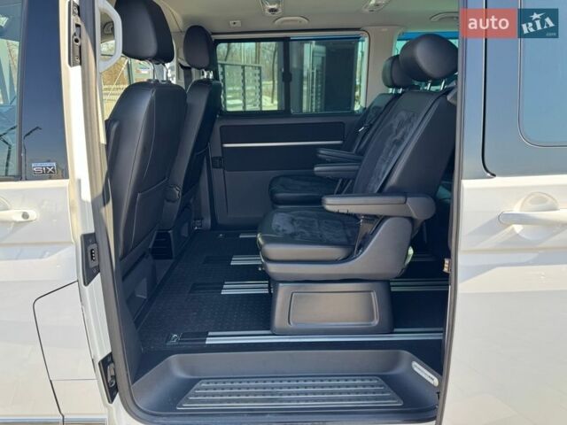 Белый Фольксваген Мультиван, объемом двигателя 2 л и пробегом 195 тыс. км за 39900 $, фото 27 на Automoto.ua