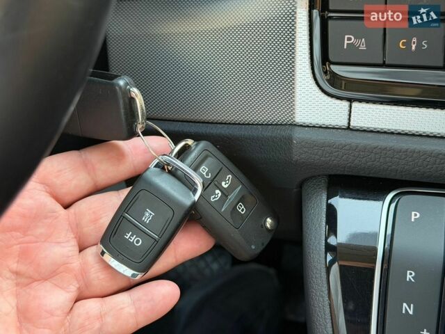 Белый Фольксваген Мультиван, объемом двигателя 2 л и пробегом 227 тыс. км за 38408 $, фото 29 на Automoto.ua