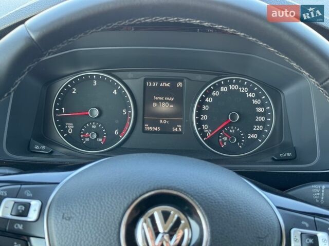 Белый Фольксваген Мультиван, объемом двигателя 2 л и пробегом 195 тыс. км за 39900 $, фото 17 на Automoto.ua