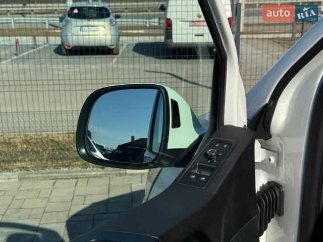 Белый Фольксваген Мультиван, объемом двигателя 2 л и пробегом 195 тыс. км за 39900 $, фото 14 на Automoto.ua