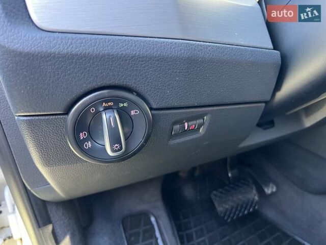 Білий Фольксваген Мультиван, об'ємом двигуна 1.97 л та пробігом 230 тис. км за 43000 $, фото 52 на Automoto.ua