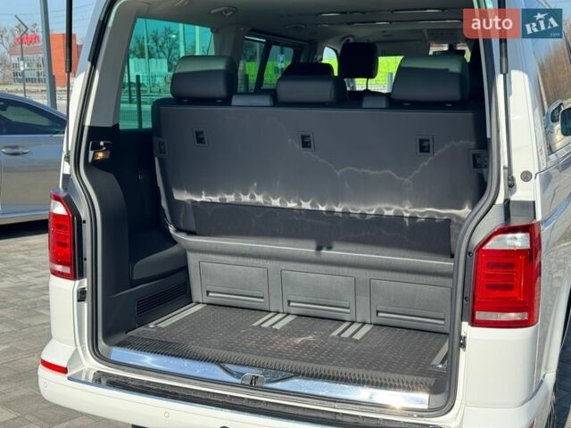 Белый Фольксваген Мультиван, объемом двигателя 2 л и пробегом 195 тыс. км за 39900 $, фото 31 на Automoto.ua