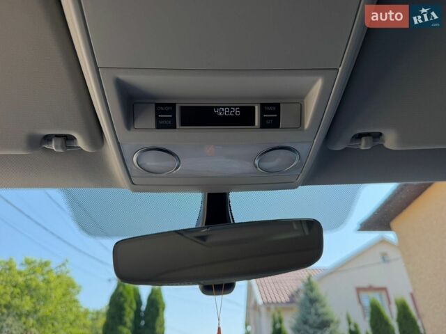 Білий Фольксваген Мультиван, об'ємом двигуна 2 л та пробігом 227 тис. км за 39372 $, фото 49 на Automoto.ua