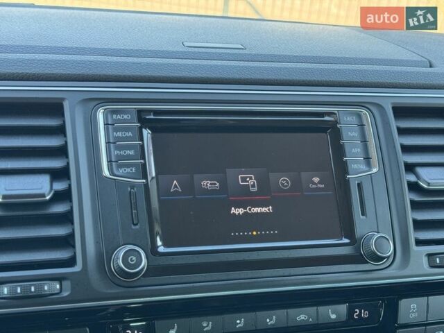 Белый Фольксваген Мультиван, объемом двигателя 2 л и пробегом 195 тыс. км за 39900 $, фото 22 на Automoto.ua