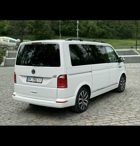 Белый Фольксваген Мультиван, объемом двигателя 2 л и пробегом 200 тыс. км за 43000 $, фото 4 на Automoto.ua