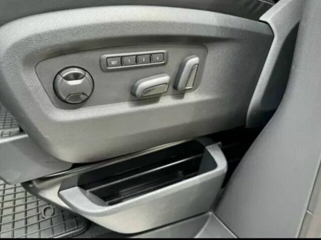 Белый Фольксваген Мультиван, объемом двигателя 2 л и пробегом 200 тыс. км за 43000 $, фото 19 на Automoto.ua