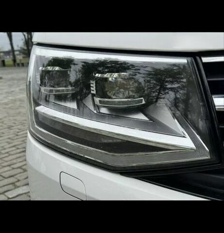 Белый Фольксваген Мультиван, объемом двигателя 2 л и пробегом 200 тыс. км за 43000 $, фото 8 на Automoto.ua