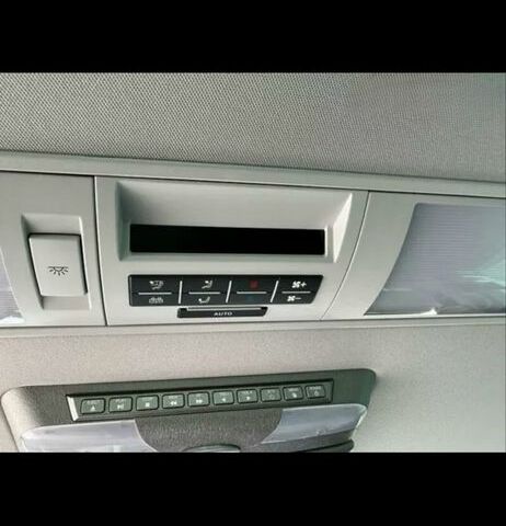 Белый Фольксваген Мультиван, объемом двигателя 2 л и пробегом 200 тыс. км за 43000 $, фото 21 на Automoto.ua