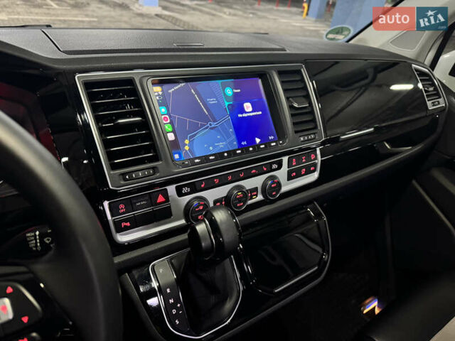 Белый Фольксваген Мультиван, объемом двигателя 2 л и пробегом 204 тыс. км за 42700 $, фото 26 на Automoto.ua