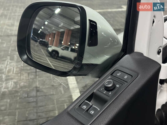 Белый Фольксваген Мультиван, объемом двигателя 2 л и пробегом 204 тыс. км за 42700 $, фото 12 на Automoto.ua