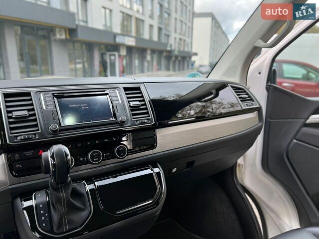 Білий Фольксваген Мультиван, об'ємом двигуна 2 л та пробігом 150 тис. км за 42999 $, фото 33 на Automoto.ua
